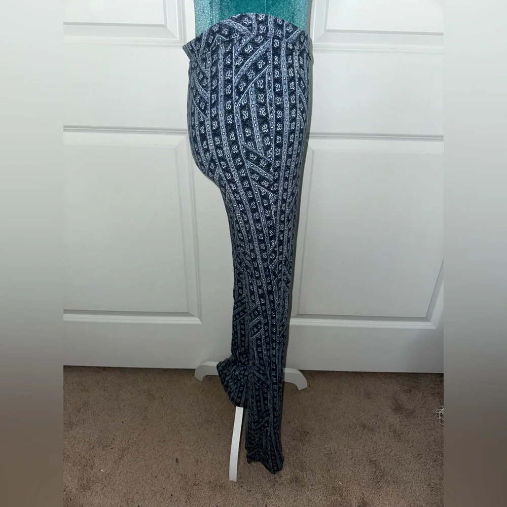 Patterned flare pants 👖✨ - Picture 2 of 4